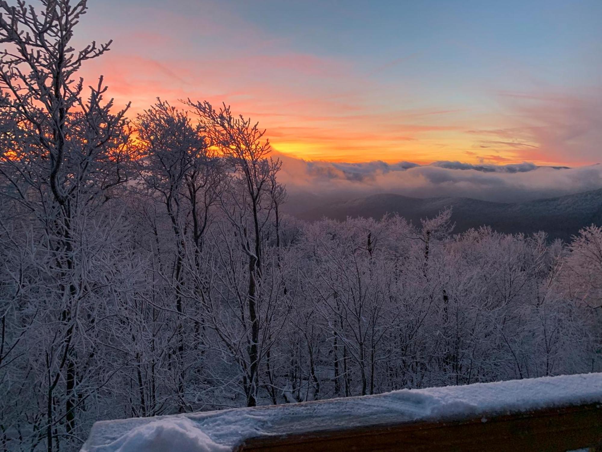 Above The Clouds Villa West Jefferson Exterior foto